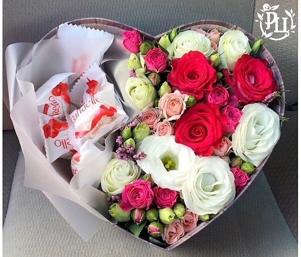 коробка сердце с цветами
